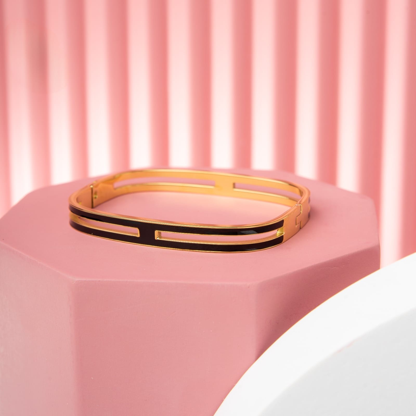 Linea Enamel Bangle