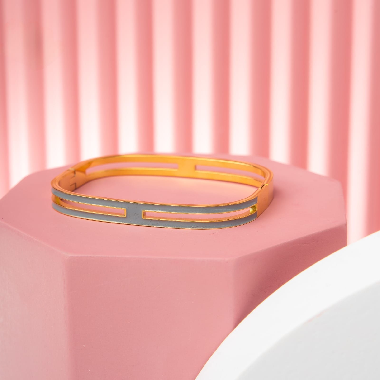 Linea Enamel Bangle