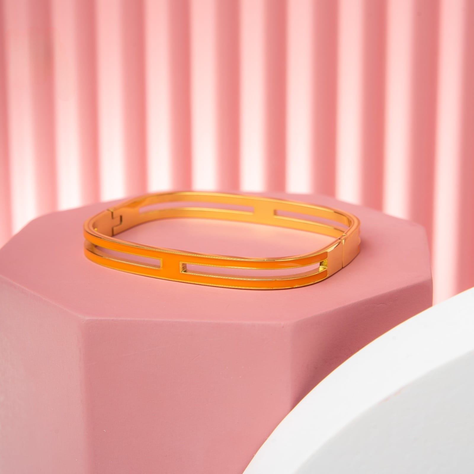 Linea Enamel Bangle