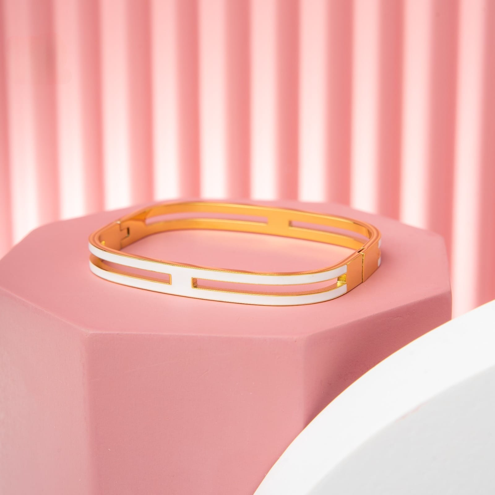 Linea Enamel Bangle