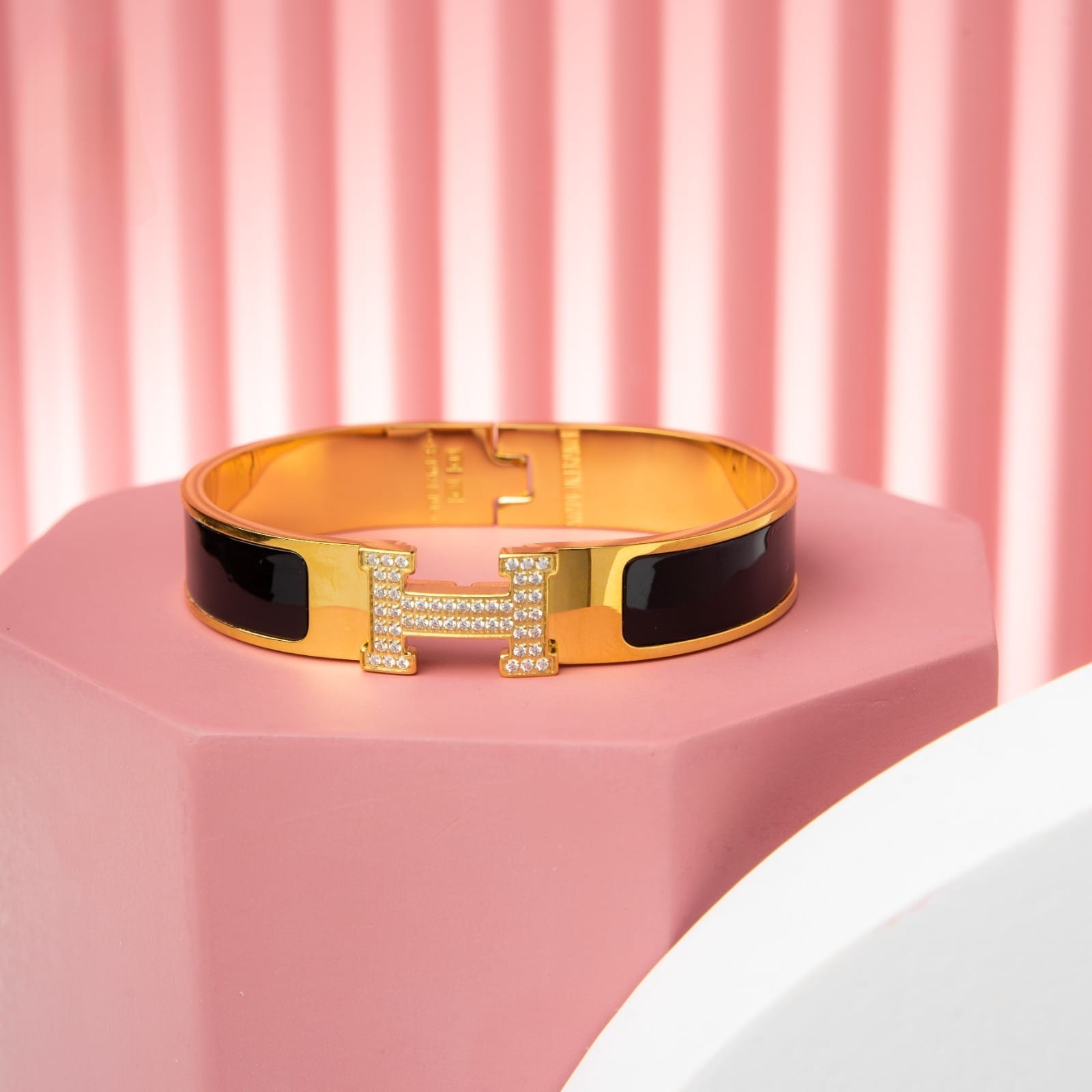 Noir Classique Bangle