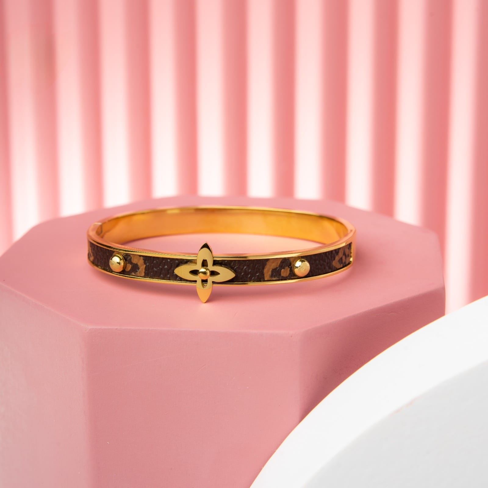 Noir Clover Bangle